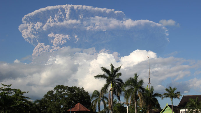 Indonesia volcanic ash plume grounds Australian flights