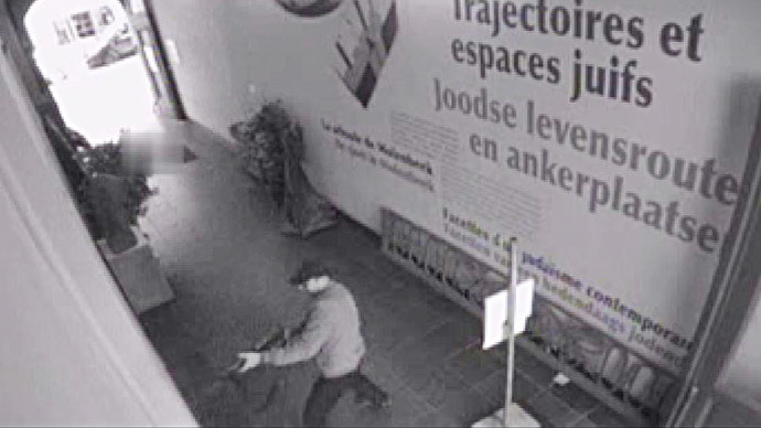 This videograb released on May 25, 2014, by the Belgian federal police on demand of Brussels' king prosecutor, shows the suspect of the killings in the Jewish Museum on May 24,2014 in Brussels.(AFP Photo / Federal police)