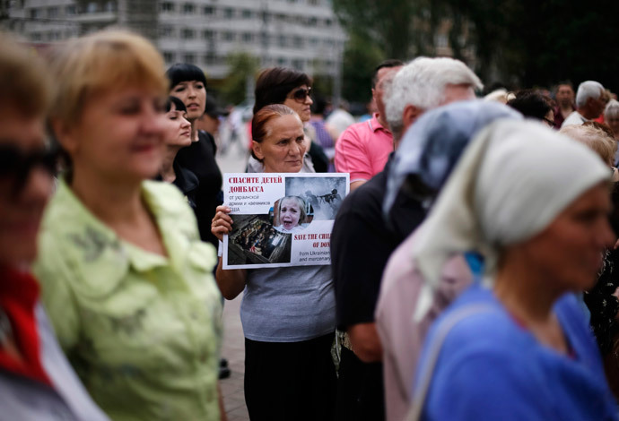 Supporters of the Donetsk People's Republic take part in a rally marking International Children's Day at Lenin Square in Donetsk, eastern Ukraine June 1, 2014.(Reuters / Gleb Garanich)