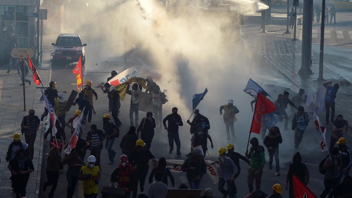 Turkish police shoot tear gas, water cannon at Ankara protesters (PHOTOS)