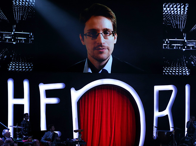 A giant screen shows fugitive US intelligence leaker Edward Snowden (top) delivering a speech, on May 16, 2014 in the northern German city of Hamburg (AFP Photo / Pool / Axel Heimken)