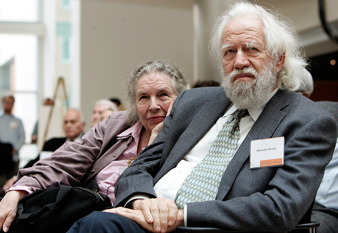 Alexander Shulgin (R), pharmacologist and chemist known for his creation of new psychoactive chemicals, and his wife Ann (Reuters / Brian Snyder)