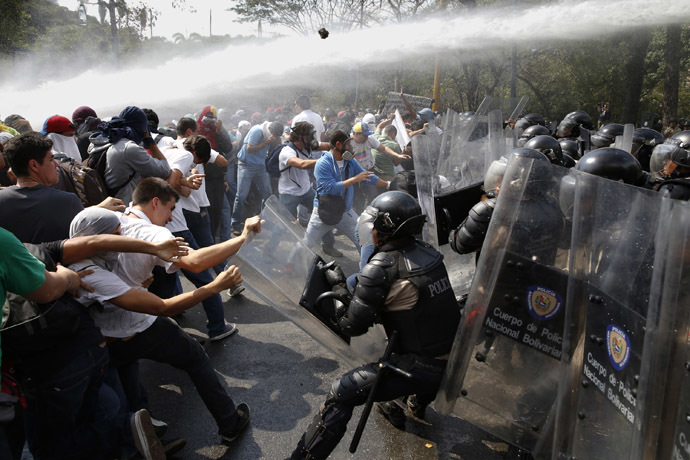 Anti-government protesters clash with police during a protest in Caracas March 12, 2014. (Reuters/Carlos Garcia Rawlins)