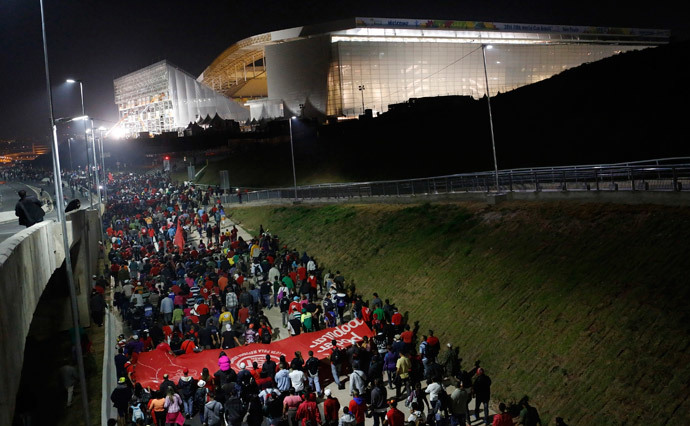 Members of Brazil's Homeless Workers' Movement (MTST) block a road during a protest in front of Sao Paulo's World Cup stadium June 4, 2014. (Reuters / Nacho Doce)