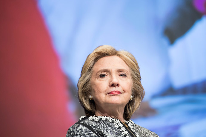 Hillary Clinton waits (AFP Photo / Brendan Smialowski) 