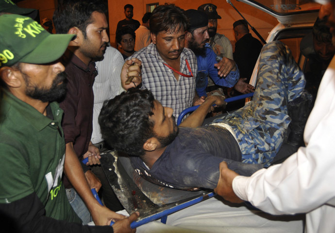 Rescue workers move a soldier, who was wounded in an attack at Jinnah International Airport, outside Jinnah hospital in Karachi June 9, 2014. (Reuters)