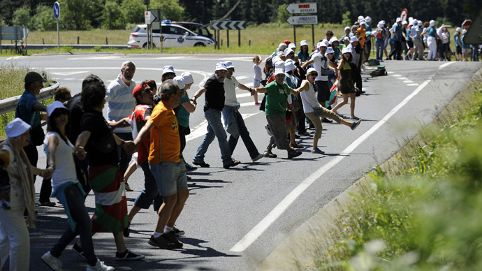 Over 100,000 form human chain demanding Basque independence vote (PHOTOS, VIDEO)