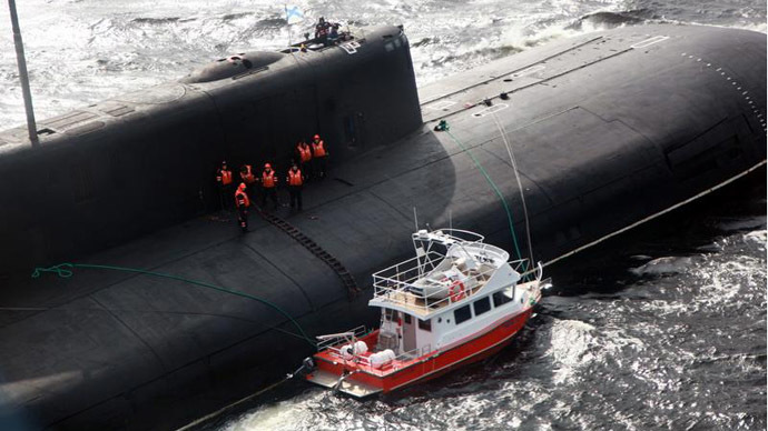Huge nuclear sub rescues crew of tiny boat off Russia's NW coast (PHOTOS) —  RT World News