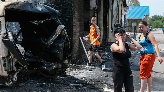 E. Ukraine warzone: Demolished houses, fires after heavy shelling (VIDEOS)