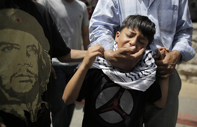 The brother of Palestinian man Nadim Nuwara, who was shot dead by Israeli forces on Thursday, mourns during his funeral in the West Bank city of Ramallah May 16, 2014. (Reuters / Ammar Awad)