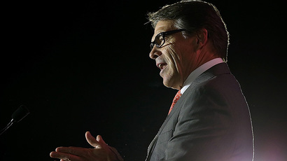 Texas Gov. Rick Perry turns himself in for grand jury indictment