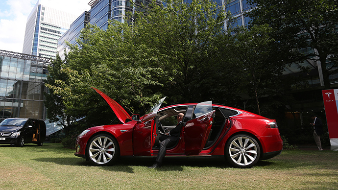US biggest electric car maker Tesla gives away its patents – but why?