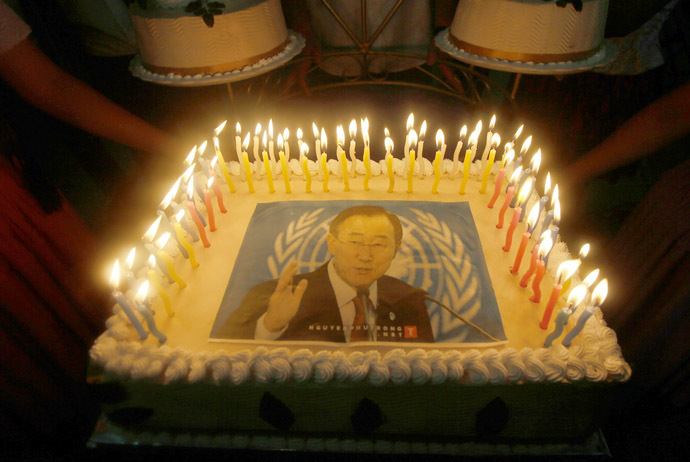 A cake with an image of United Nations Secretary-General Ban Ki-moon is seen on a cake to celebrate his 70th birthday during an event organized by Bolivia's President Evo Morales in El Torno, near Santa Cruz de la Sierra, June 13, 2014. (Reuters/David Mercado)