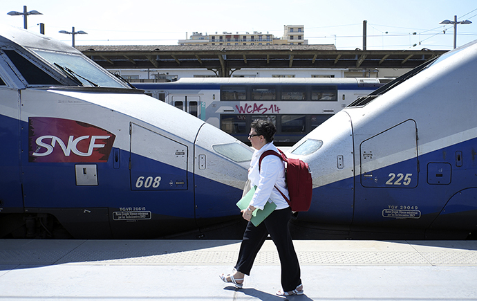 A traveler walks on a platform at the Saint-Charles station on June 13, 2014 in Marseille, on the third day of a national strike by French SNCF railway company employees. (AFP Photo / Boris Horvat)