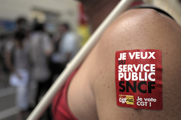 A worker of the French rail firm SNCF and CGT union member takes part in a demonstration at the Saint-Charles station to protest the railroad reform planned by the French government, on June 13, 2014 in Marseille. (AFP Photo / Boris Horvat)
