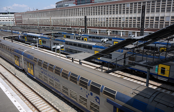 Regional trains stay at the platforms of Lille's train station, northern France, on June 13, 2014, on the third day of a national strike by French SNCF railway company employees. (AFP Photo / Philippe Huguen)