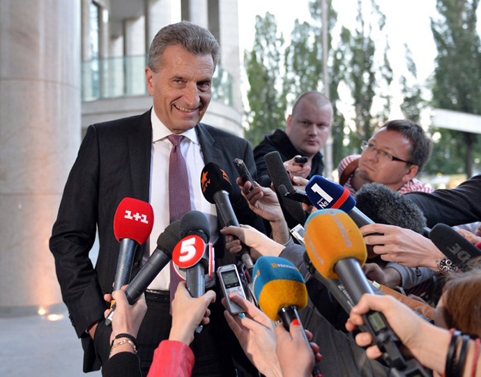 EU Energy Commissioner Guenther Oettinger speaks to the media prior to a round of talks with Russian Gazprom company and Ukraine's energy minister, in Kiev on June 14, 2014. (AFP Photo / Genya Savilov)