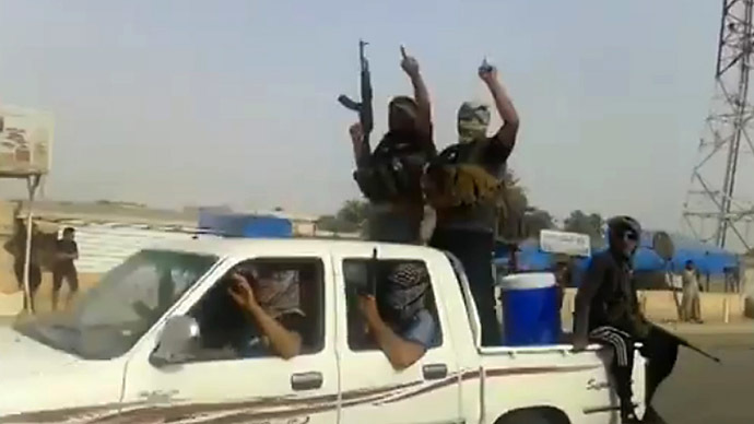 An image grab taken from a video uploaded on Youtube on June 17, 2014, allegedly shows militants from the Islamic State of Iraq and the Levant (ISIL) parading with their weapons in the northern city of Baiji in the in Salaheddin province. (AFP Photo)