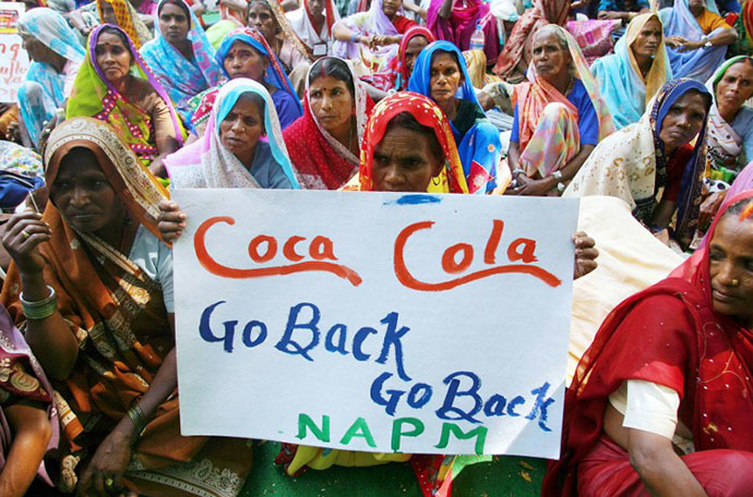 (FILES) In this photo Indian village women from Banaras in northern Uttar Pradesh state shout slogans as they demand the closure of Coca-Cola and PepsiCo factories due to fears over groundwater poisioning during a protest in New Delhi. (AFP Photo / Raveendran)