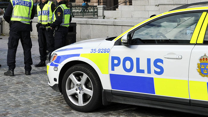 Central Stockholm cordoned off after man with 'explosives' enters building