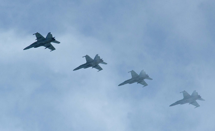 Four US Navy F-18 Hornets (AFP Photo / Karen Bleier) 