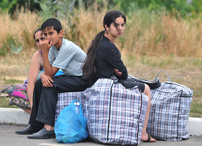 A family from southeastern Ukraine at a checkpoint in Donetsk, Rostov Region, June 20, 2014. (RIA Novosti / Sergey Pivovarov)