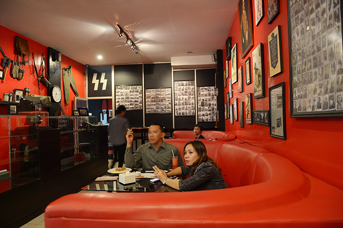 Soldatenkaffe "The Soldiers' Cafe" in Bandung, Indonesia (AFP Photo / Adek Berry)