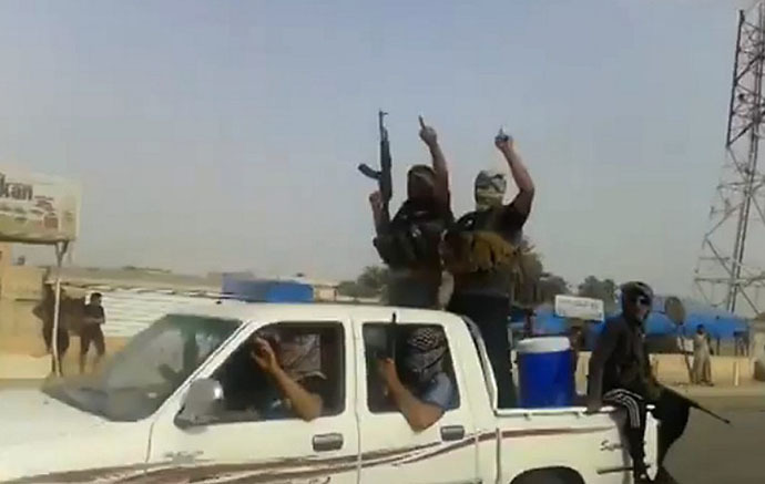 An image grab taken from a video uploaded on Youtube on June 17, 2014, allegedly shows militants from the Islamic State of Iraq and the Levant (ISIL) parading with their weapons in the northern city of Baiji in the in Salaheddin province. (AFP Photo)