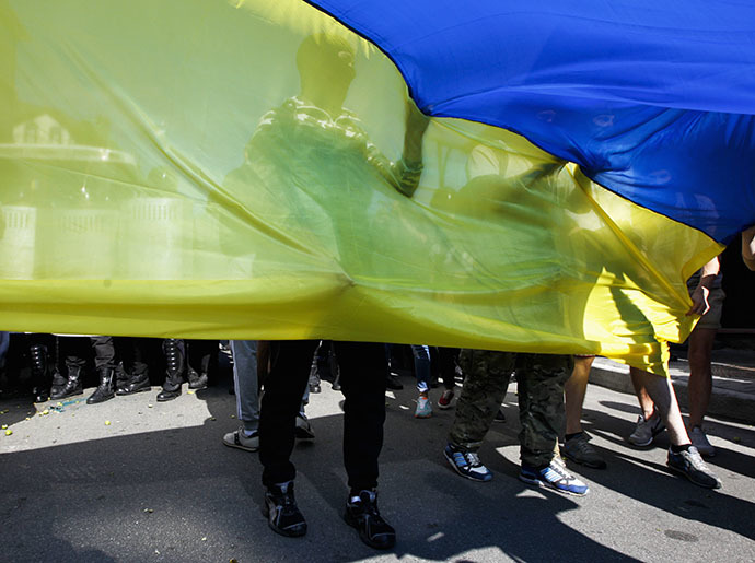 Activists of pro-Ukrainian radical group wave a Ukrainian national flag during a rally outside the Consulate department of Russian embassy in Kiev June 22, 2014. (Reuters / Valentyn Ogirenko)