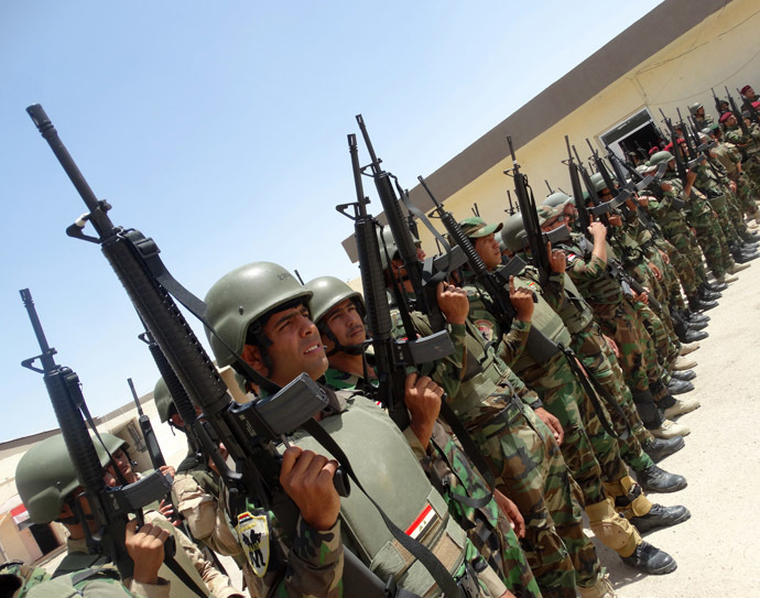 Iraqi troops stand in rows holding their weapons as they arrive to support the Sunni anti-Al-Qaeda militia Sahwa (Awakening) in its fight against anti-government militants, including from the jihadist Islamic State of Iraq and the Levant (ISIL) (AFP Photo)