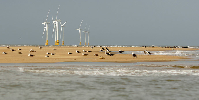 Scroby Sands, one of the UK's first commercial offshore wind farms near Blyth in Northumberland. The farm is owned and managed by E.ON. (AFP Photo / Shaun Curry)