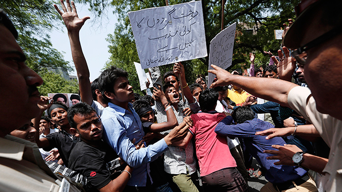 Thousands of Indian Muslims volunteer to protect holy shrines in Iraq