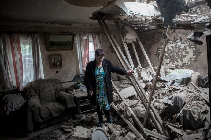 A resident of the settlement of Golubovka in Lugansk region is in her house following artillery shelling. (RIA Novosti/Andrey Stenin)