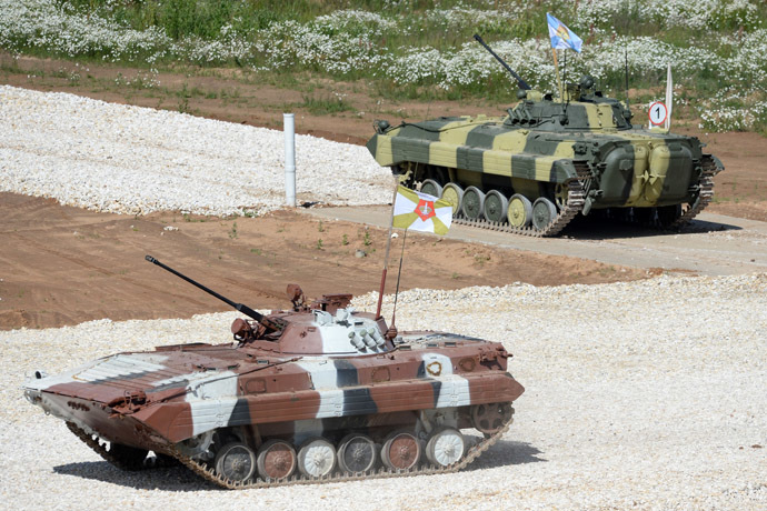 Crews of BMD-4M airborne fighting vehicles take part in the Tank Biathlon-2014 competitions at the Alabino training center of the Second Taman Guards Motorized Rifle Division. (RIA Novosti/Kirill Kallinikov)
