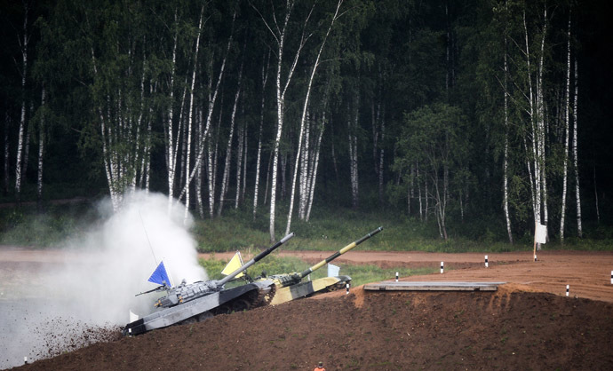 Tank crews of the Western and Eastern Military Districts during the Tank Biathlon 2014 competition. (RIA Novosti/Kirill Kallinikov)