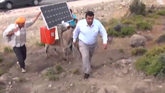 ​Solar power donkeys used as mobile chargers in Turkey (VIDEO)