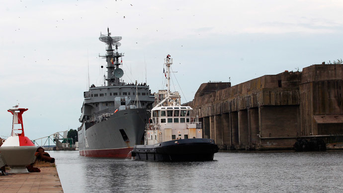 Russian Navy sailors dock in France for Mistral warship training