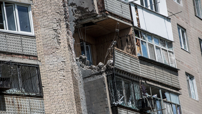 The destroyed facade of a residential building in the Artyom microdistrict in the town of Slavyansk after the Ukrainian army's shelling.(RIA Novosti / Andrey Stenin)