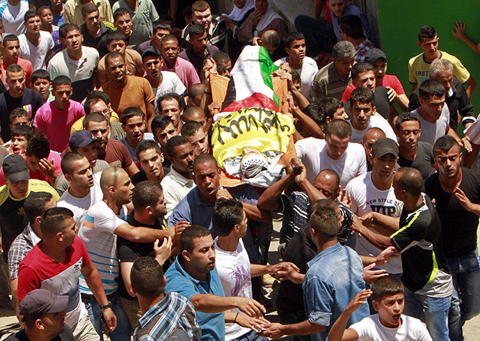 Mourners carry the body of Palestinian Yousouf Al-Zagha during his funeral at the West Bank refugee camp of Jenin July 1, 2014. (Reuters / Abed Omar Qusini)