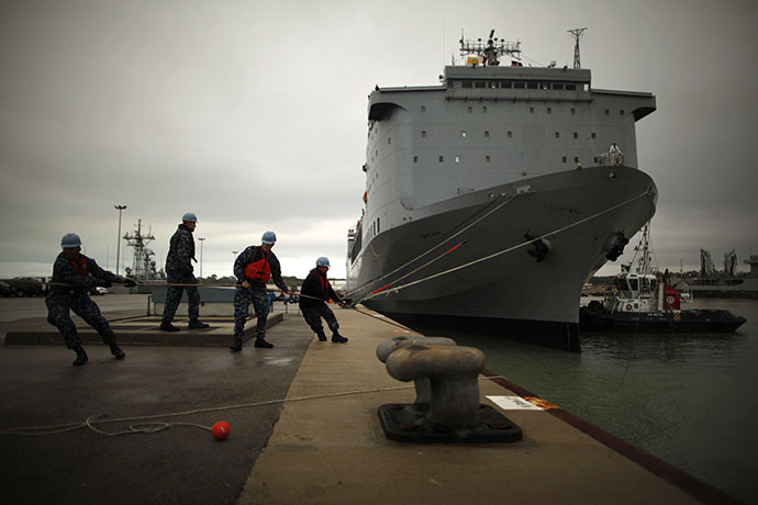 U.S dock workers tie mooring ropes as the U.S. MV Cape Ray berths at the naval airbase in Rota, near Cadiz, southern Spain February 13, 2014. (Reuters / Jon Nazca)