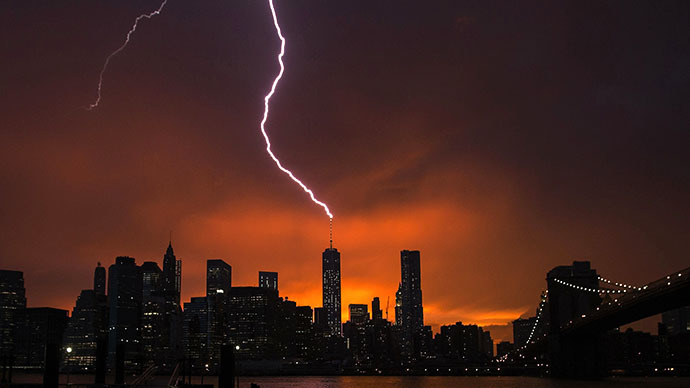 Arthur coming: Lightning hits One World Trade Center in NY thunderstorm