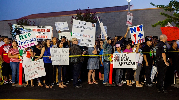 Protesters vow to block the transport of undocumented immigrants