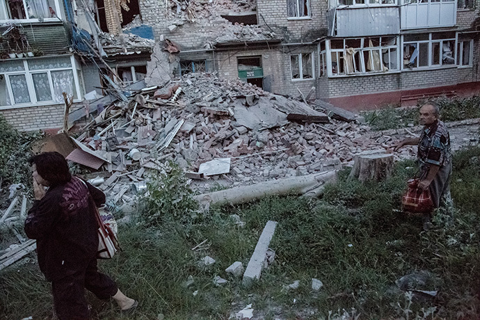 Aftermath of an artillery attack by the Ukrainian army on the Artyom district in Slavyansk. (RIA Novosti / Andrey Stenin)