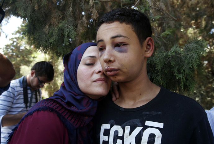 Tarek Abu Khdeir (R) is greeted by his mother after being released from jail in Jerusalem July 6, 2014. (Reuters/Ronen Zvulun)