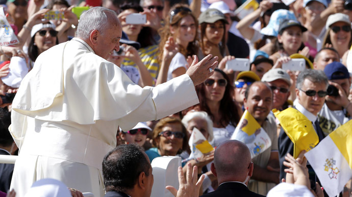 Italians defy Pope, take church procession to mafia boss’ house