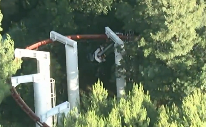 A derailed car from the 'Ninja Ride' roller coaster (screenshot from youtube.com/channel/UCWjx2X2BaAk9Ya2_ojZ3Wtg)