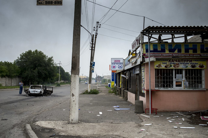 The consequences of an artillery attack on the town of Lugansk. (RIA Novosti/Valeriy Melnikov)