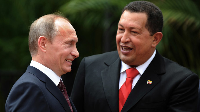 Hugo Chavez (R) with Russia's President Vladimir Putin.(AFP Photo / Juan Barreto)