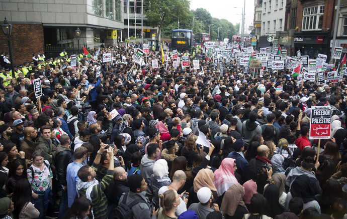Protesters gather, while blocking the traffic, during a protest against Israel's air strikes in Gaza, in London July 11, 2014. (Reuters/Neil Hall)