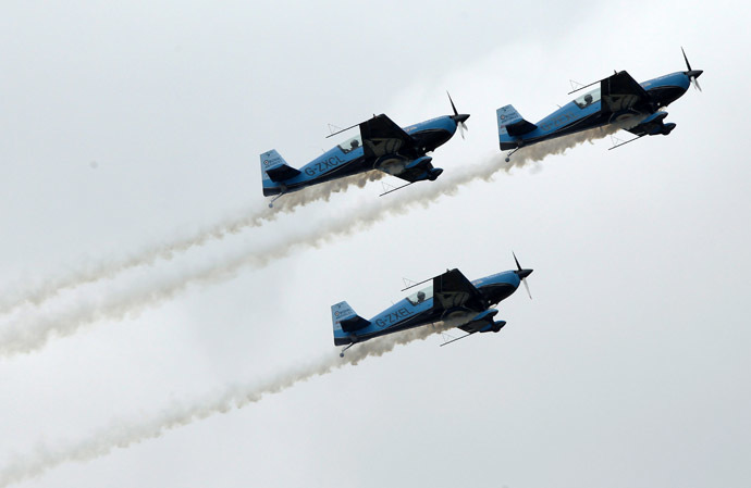 The Blades air display team perform at the Farnborough Airshow 2012 in southern England July 9, 2012. (Reuters/Luke MacGregor)